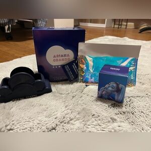 Ariana Grande Cloud 2.0 empty boxes